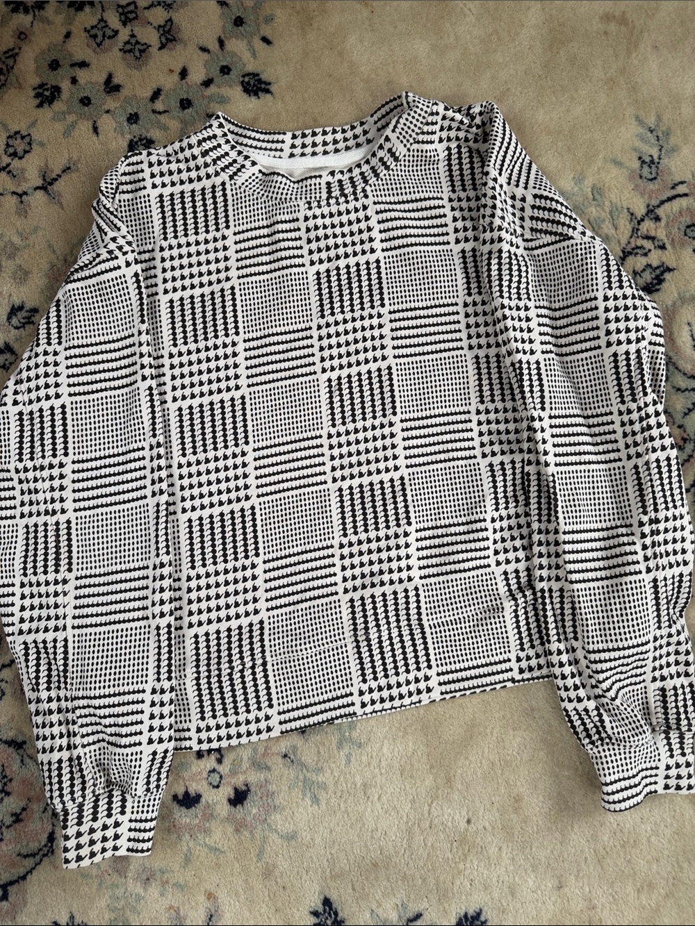 l*space Black and White Checkered Pullover Sweater